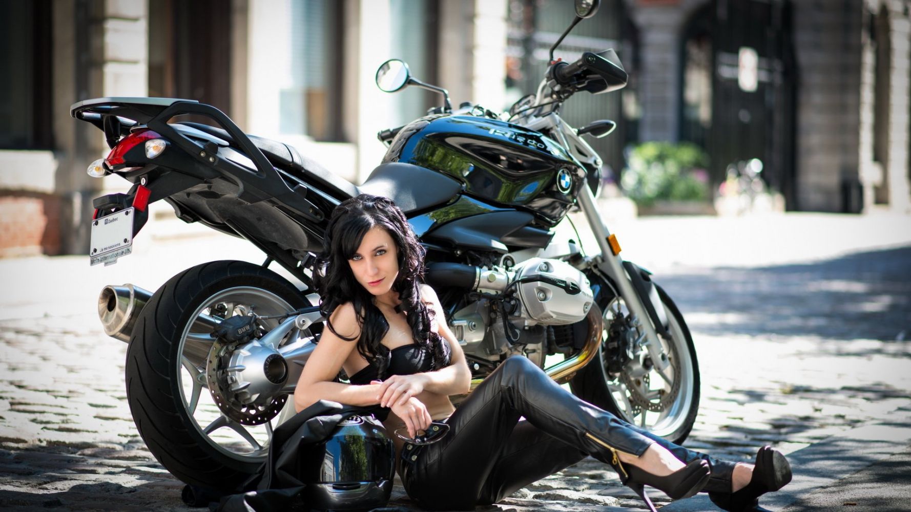 Fresh photos, fresh mood — European women on bikes online in Guadalajara