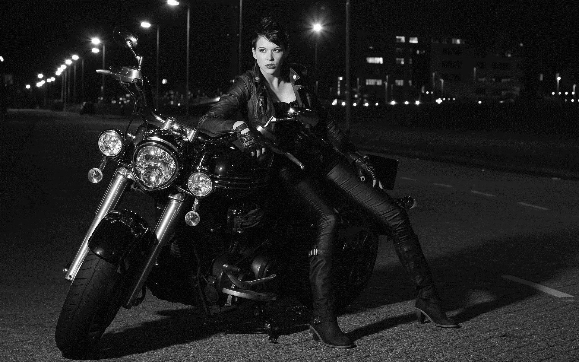 Photo Beautiful girls and motorcycles in Guadalajara