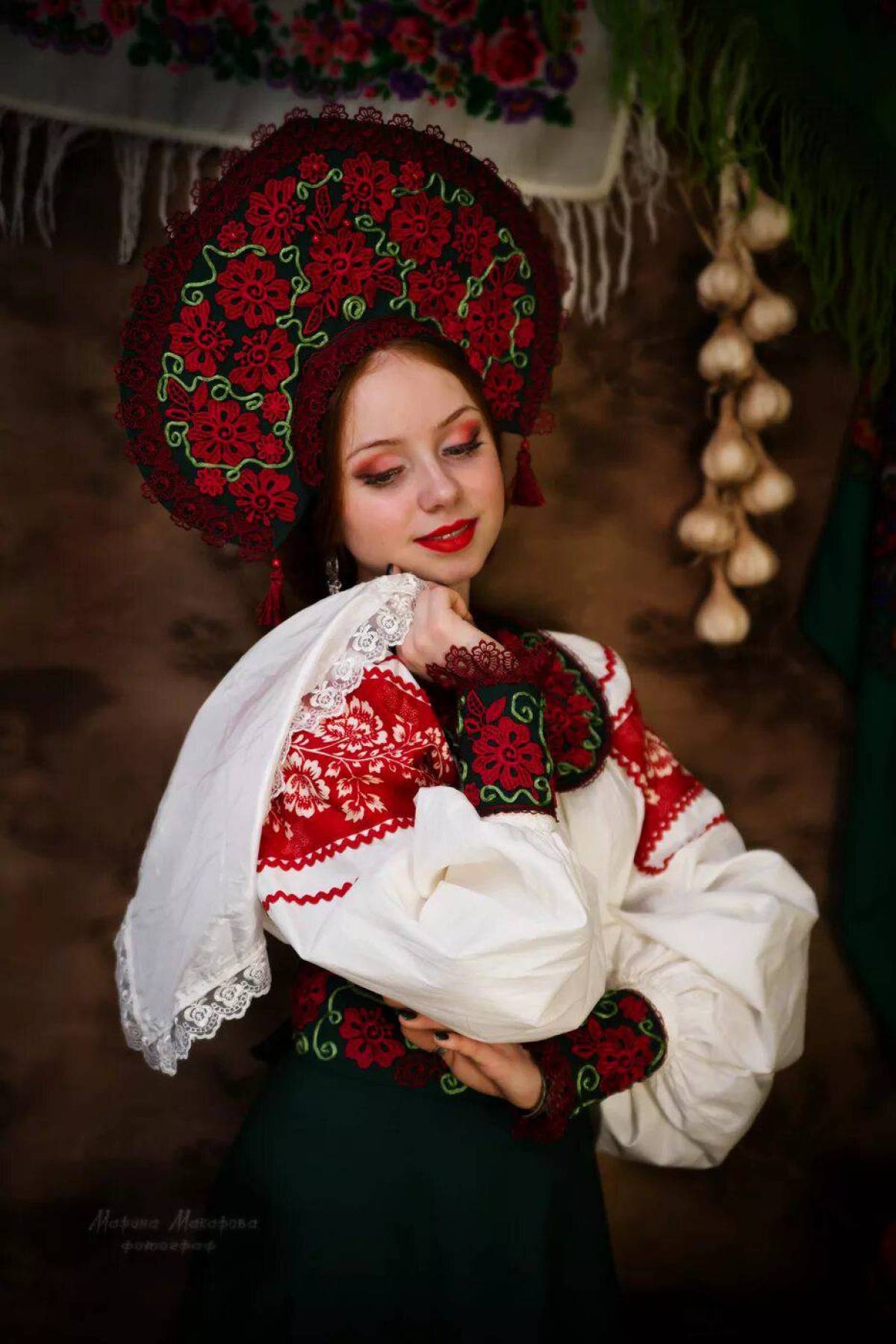 Take a pause and enjoy Women in Slavic costumes — streaming from Guadalajara