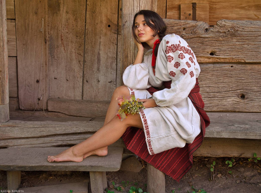 Fresh photos, fresh mood — Women in Slavic costumes online in Guadalajara