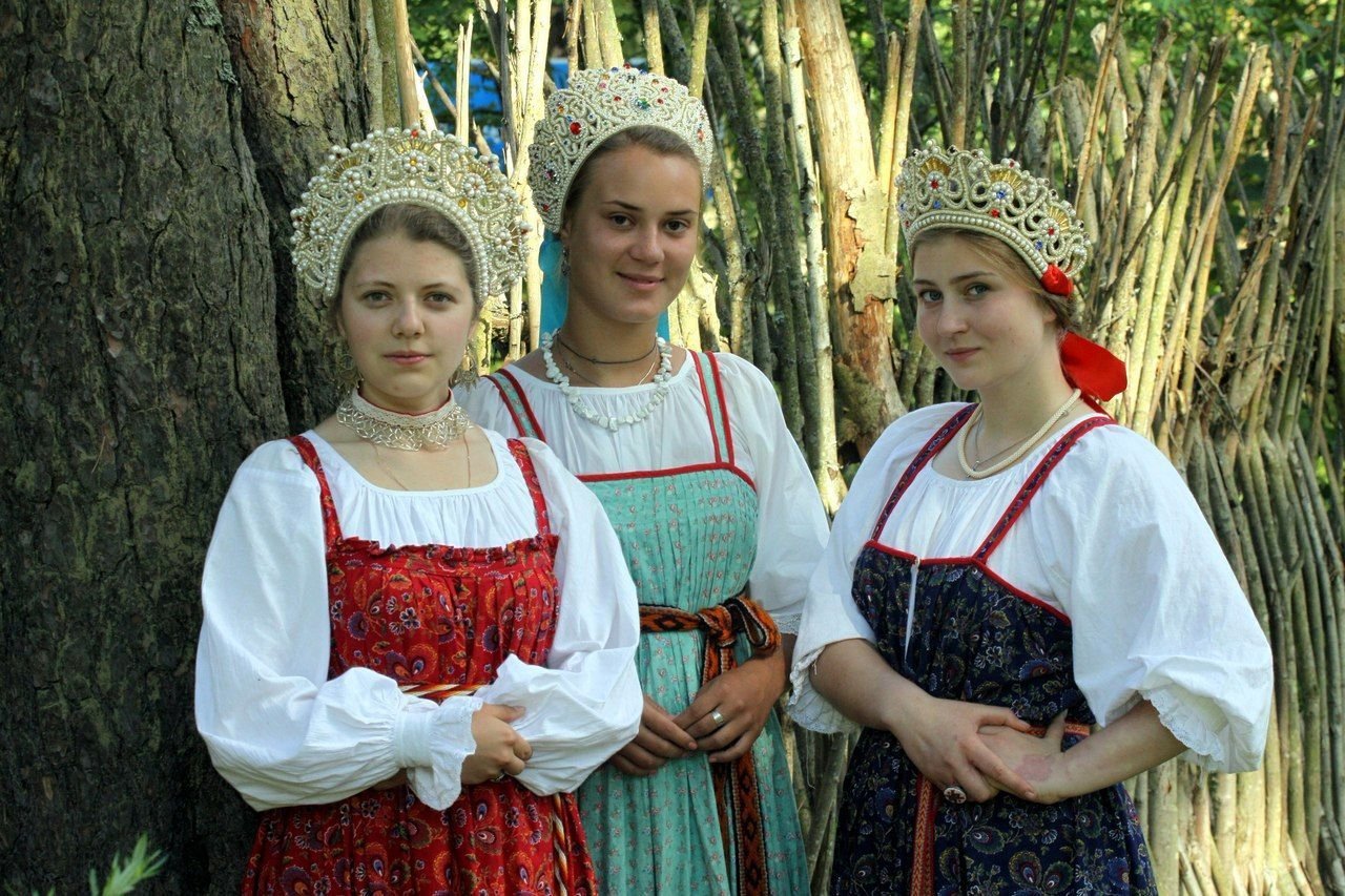 Sexy model Girls in Slavic costumes in Guadalajara